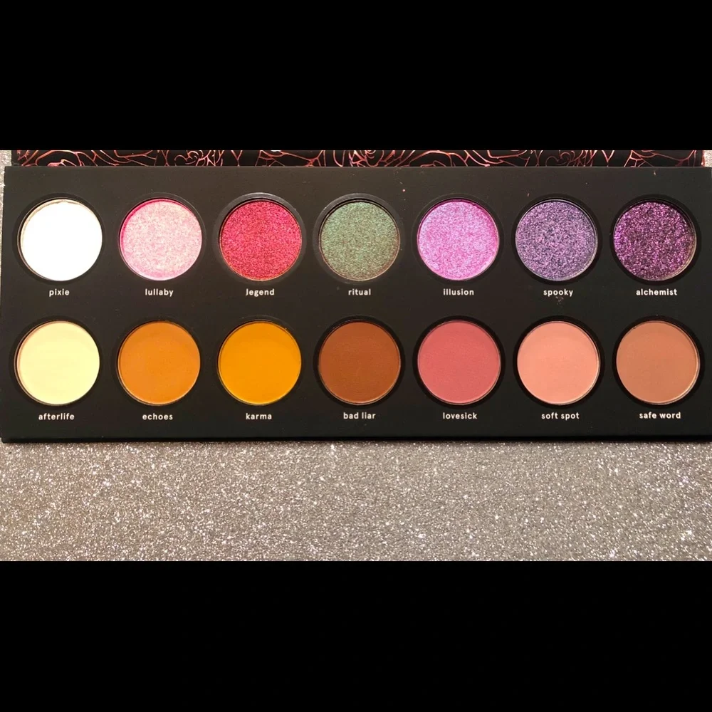 BNIB! BH Cosmetics 1991 Eyeshadow Palette 🎨